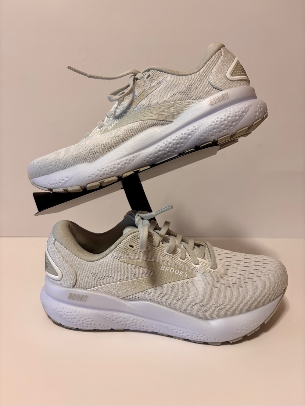 Brooks Women’s Ghost Running Shoe - Light Beige/White size 6.5